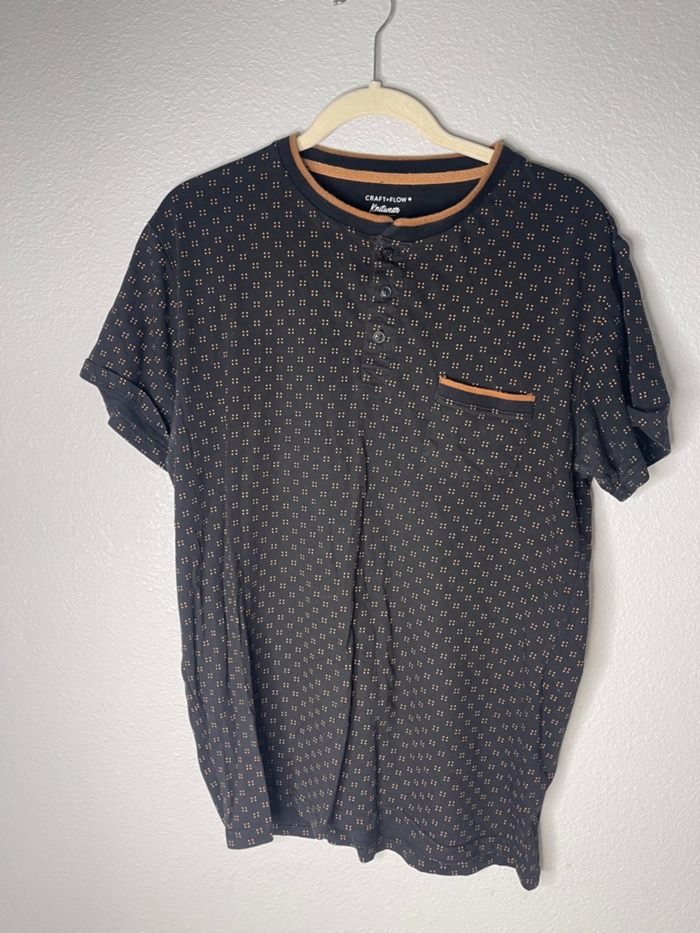 Craft & Flow Men’s Black Short-Sleeve Henley with Tan Contrast Trim